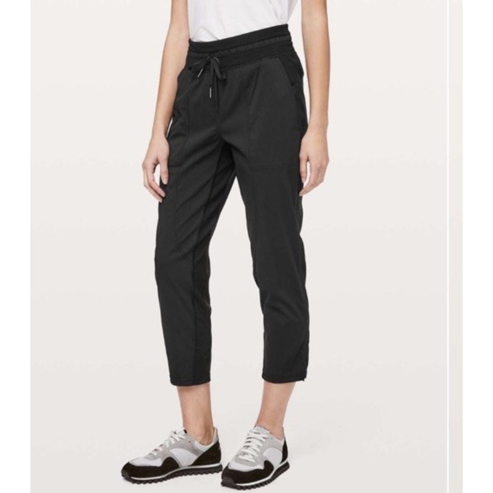 Lululemon Dance Studio Crop *25" Size 4 Black - Picture 1 of 13